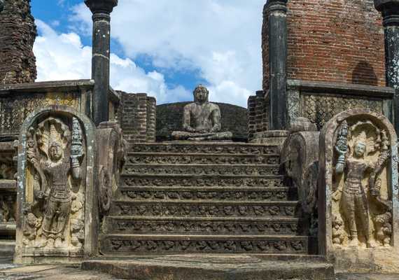 Day 2: Transfer to Anuradhapura 